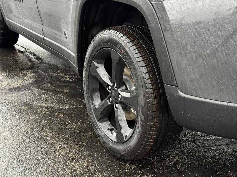 Jeep Grand Cherokee Vehicle Full-screen Gallery Image 6