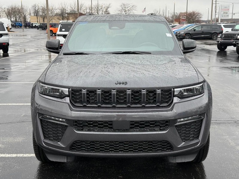 Jeep Grand Cherokee Vehicle Full-screen Gallery Image 11