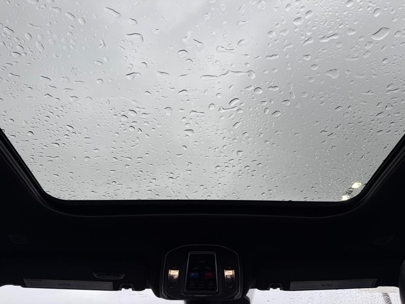 Jeep Grand Cherokee Vehicle Full-screen Gallery Image 14