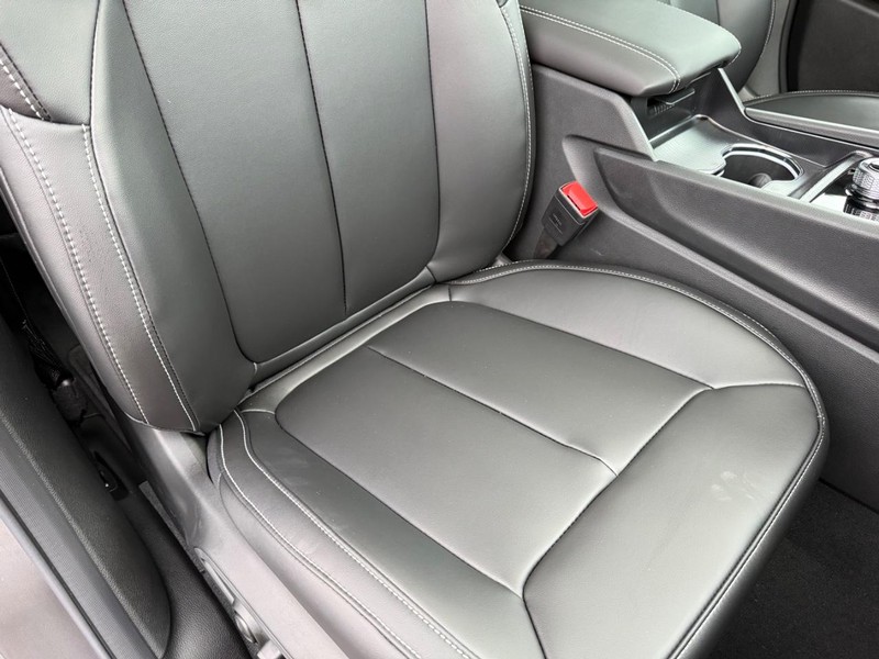 Jeep Grand Cherokee Vehicle Full-screen Gallery Image 18