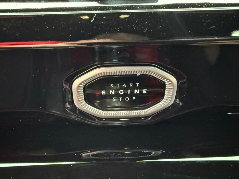 Jeep Grand Cherokee Vehicle Full-screen Gallery Image 24