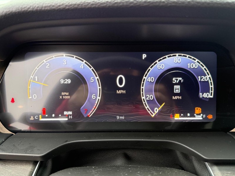 Jeep Grand Cherokee Vehicle Full-screen Gallery Image 30