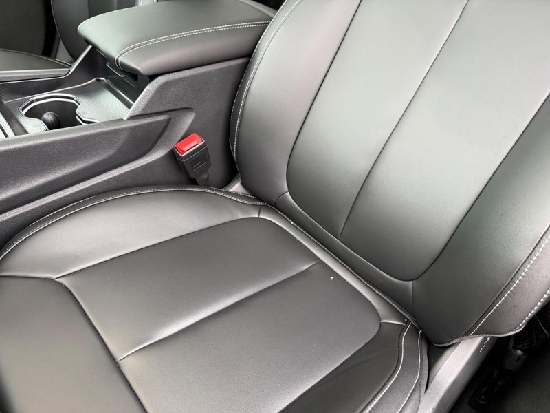 Jeep Grand Cherokee Vehicle Full-screen Gallery Image 32