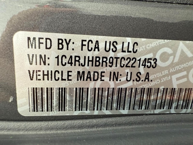 Jeep Grand Cherokee Vehicle Full-screen Gallery Image 33