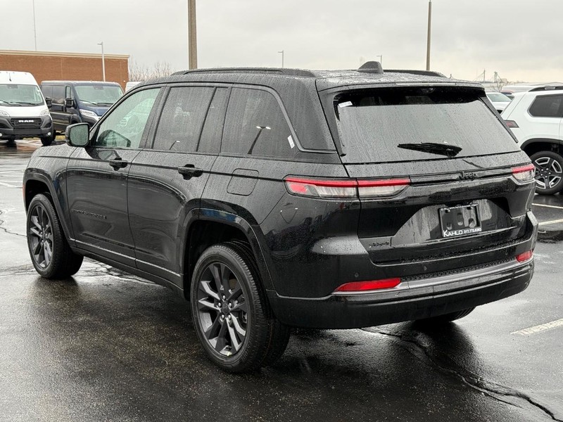 Jeep Grand Cherokee Vehicle Full-screen Gallery Image 5