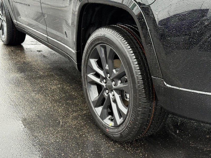 Jeep Grand Cherokee Vehicle Full-screen Gallery Image 6