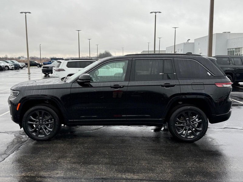 Jeep Grand Cherokee Vehicle Full-screen Gallery Image 9
