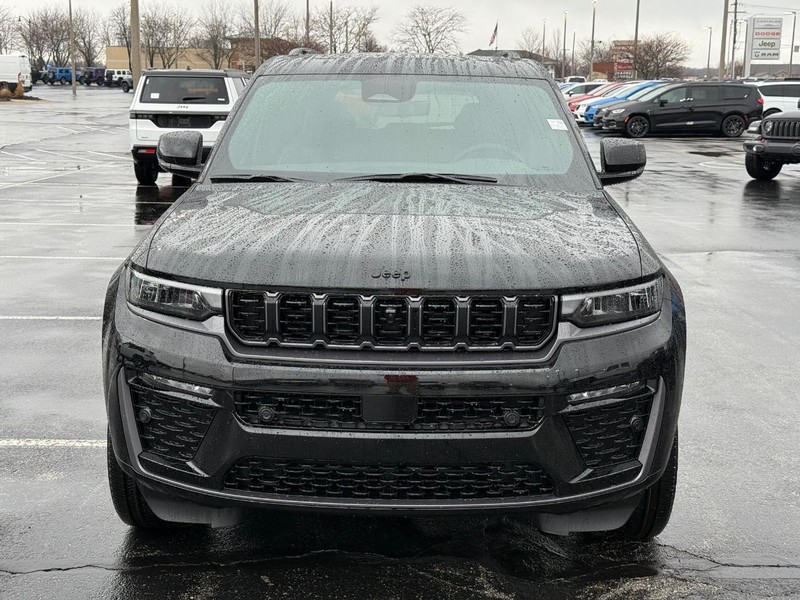 Jeep Grand Cherokee Vehicle Full-screen Gallery Image 11