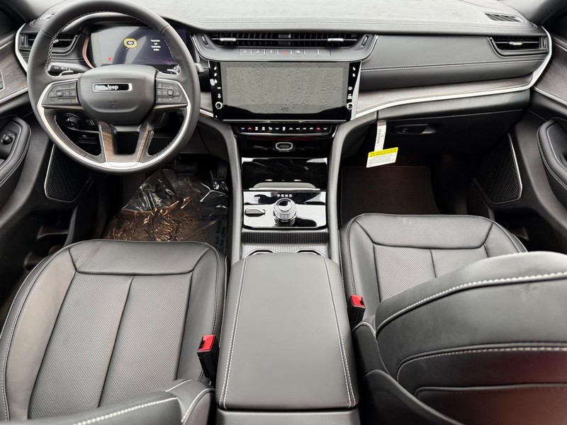 Jeep Grand Cherokee Vehicle Full-screen Gallery Image 15