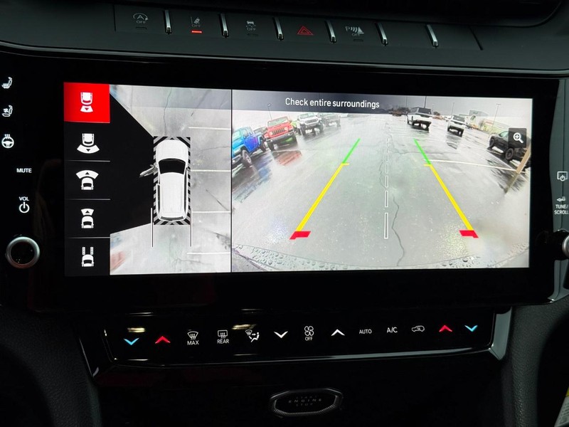 Jeep Grand Cherokee Vehicle Full-screen Gallery Image 26