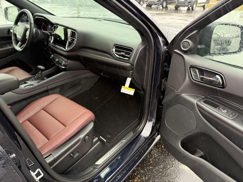 Dodge Durango Vehicle Full-screen Gallery Image 18