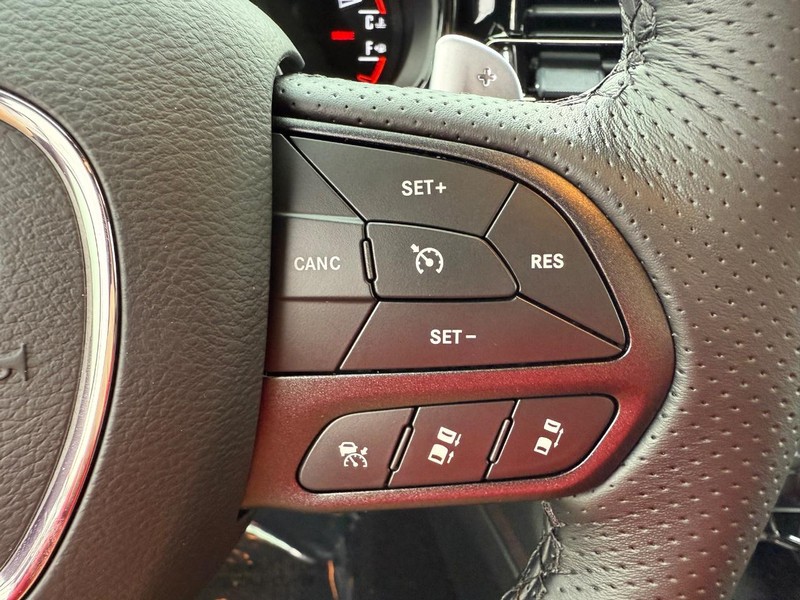 Dodge Durango Vehicle Full-screen Gallery Image 24