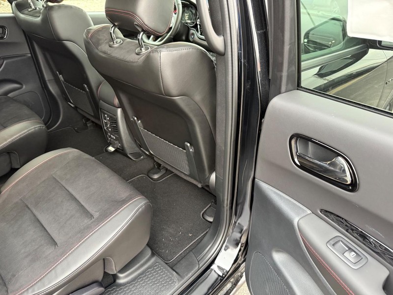 Dodge Durango Vehicle Full-screen Gallery Image 12