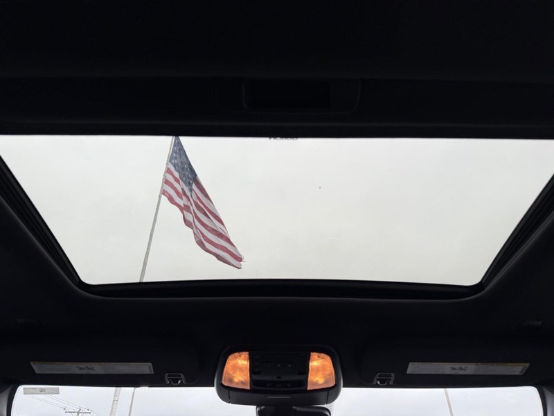 Dodge Durango Vehicle Full-screen Gallery Image 14