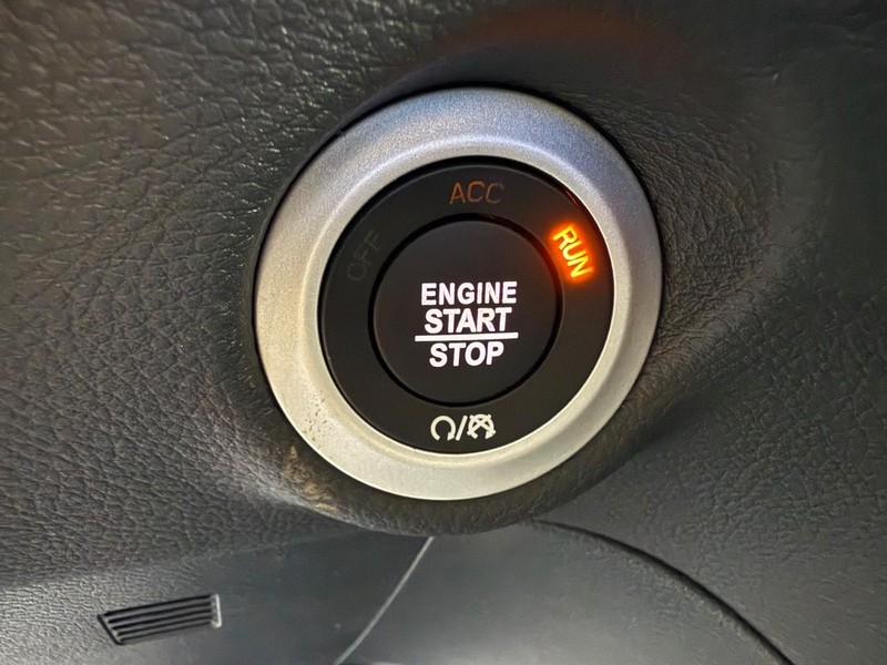 Chrysler Pacifica Vehicle Full-screen Gallery Image 25