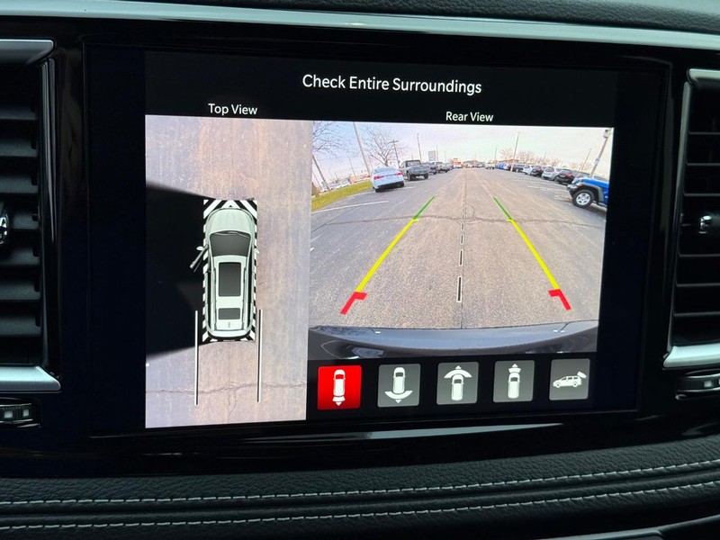 Chrysler Pacifica Vehicle Full-screen Gallery Image 27