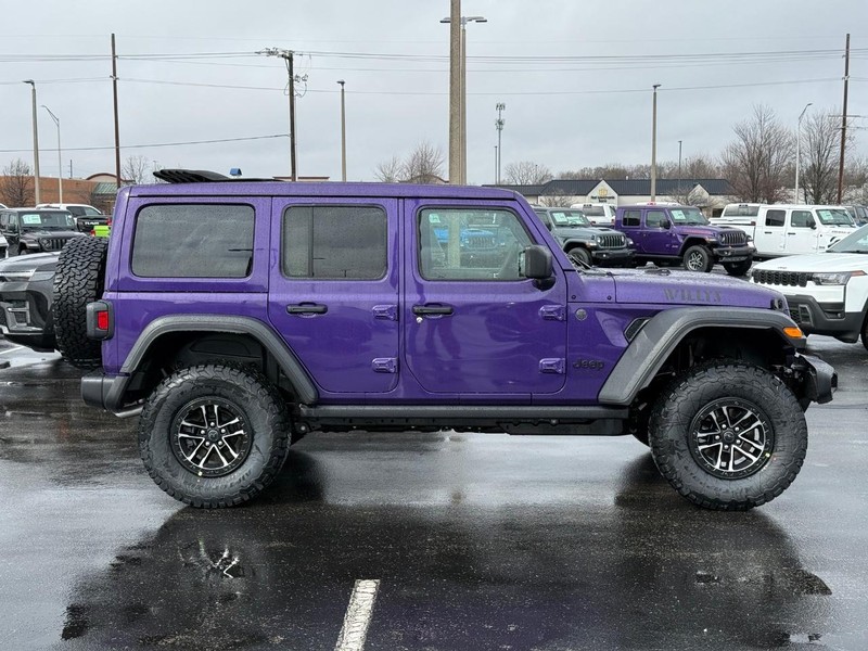Jeep Wrangler Vehicle Full-screen Gallery Image 2