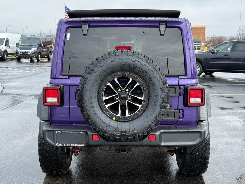 Jeep Wrangler Vehicle Full-screen Gallery Image 4
