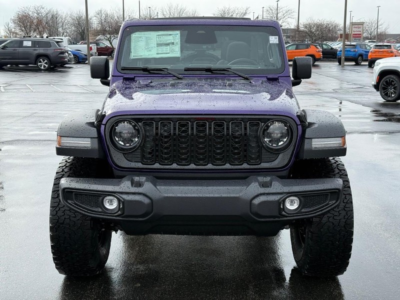 Jeep Wrangler Vehicle Full-screen Gallery Image 10