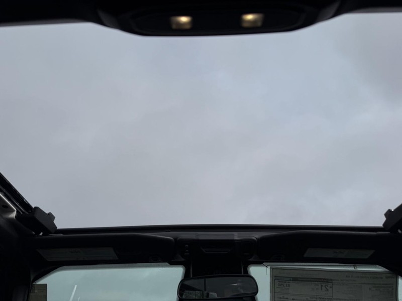 Jeep Wrangler Vehicle Full-screen Gallery Image 13