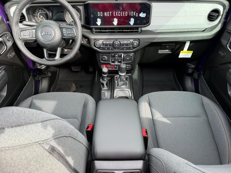 Jeep Wrangler Vehicle Full-screen Gallery Image 14