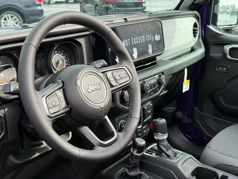 Jeep Wrangler Vehicle Full-screen Gallery Image 20