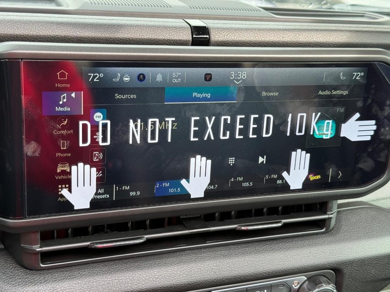 Jeep Wrangler Vehicle Full-screen Gallery Image 25