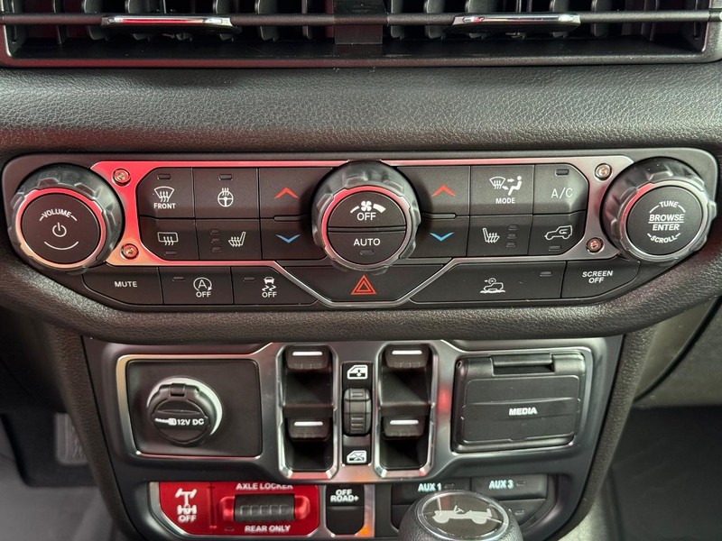 Jeep Wrangler Vehicle Full-screen Gallery Image 27