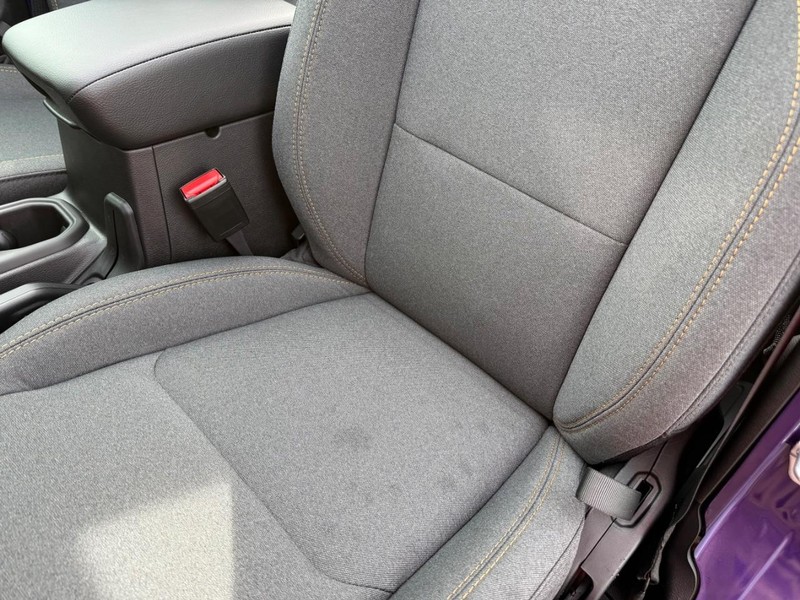 Jeep Wrangler Vehicle Full-screen Gallery Image 33