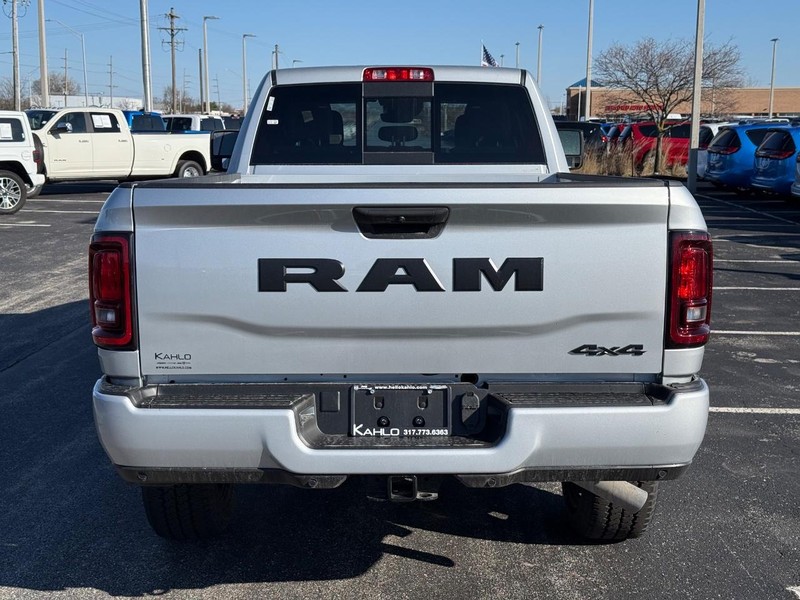 Ram 2500 Vehicle Full-screen Gallery Image 4