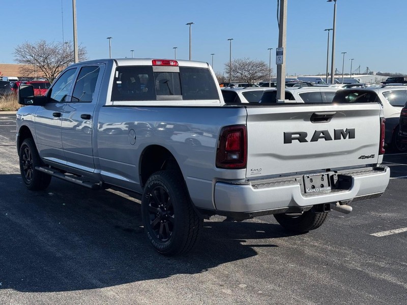 Ram 2500 Vehicle Full-screen Gallery Image 5