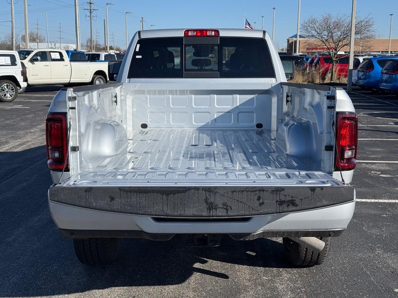 Ram 2500 Vehicle Full-screen Gallery Image 7