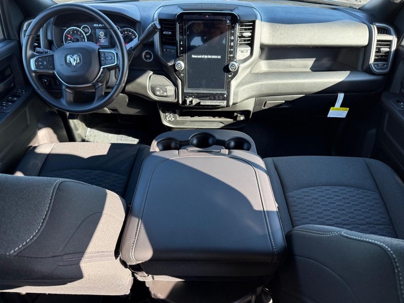 Ram 2500 Vehicle Full-screen Gallery Image 12