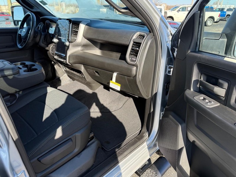 Ram 2500 Vehicle Full-screen Gallery Image 14