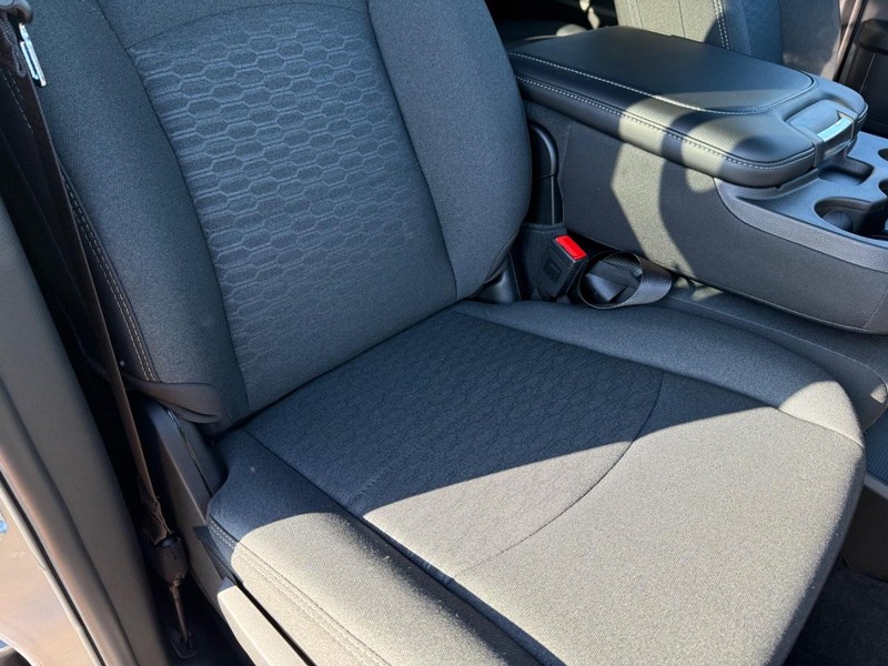 Ram 2500 Vehicle Full-screen Gallery Image 15