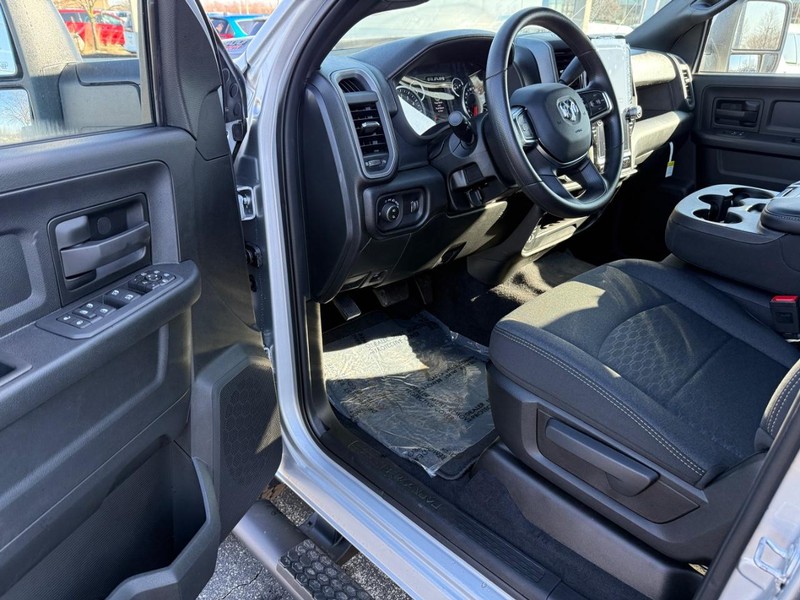 Ram 2500 Vehicle Full-screen Gallery Image 16