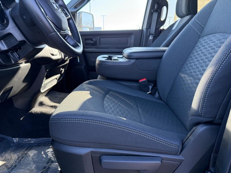 Ram 2500 Vehicle Full-screen Gallery Image 17