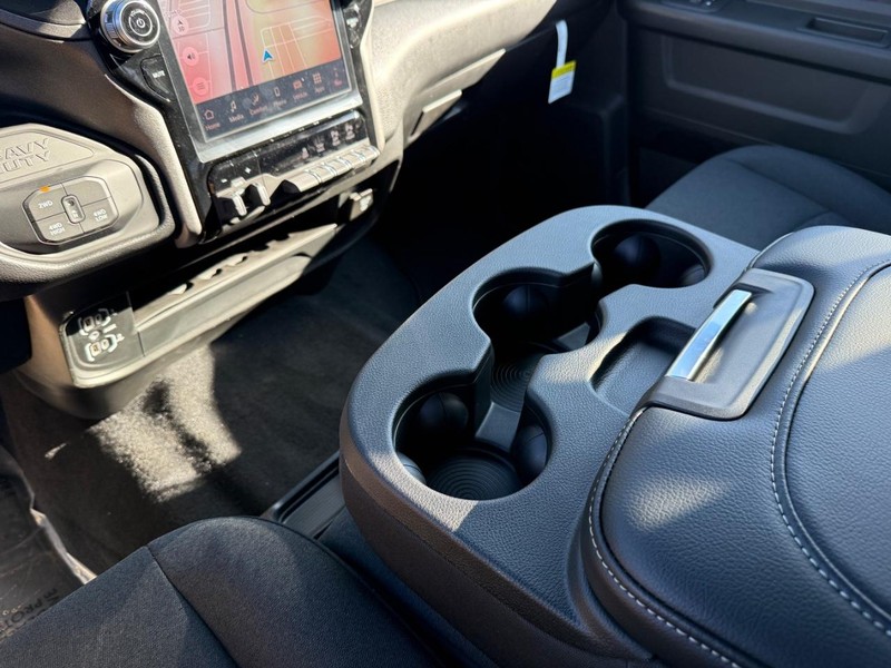 Ram 2500 Vehicle Full-screen Gallery Image 24