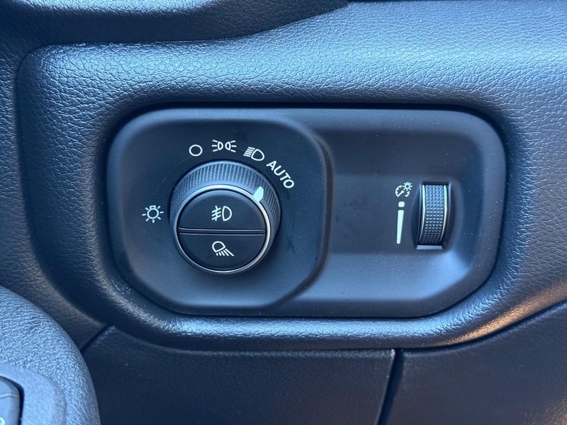 Ram 2500 Vehicle Full-screen Gallery Image 28