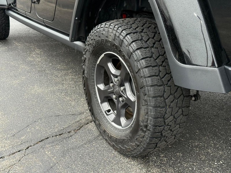 Jeep Gladiator Vehicle Full-screen Gallery Image 6