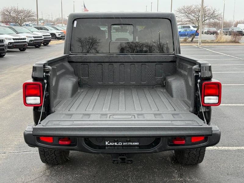 Jeep Gladiator Vehicle Full-screen Gallery Image 7