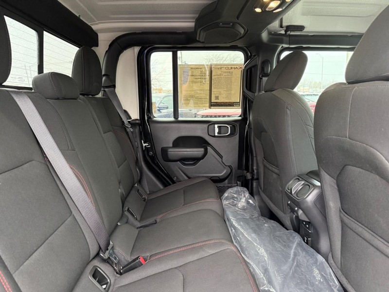 Jeep Gladiator Vehicle Full-screen Gallery Image 11