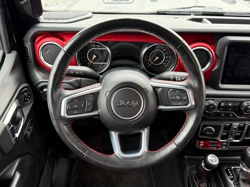 Jeep Gladiator Vehicle Full-screen Gallery Image 14