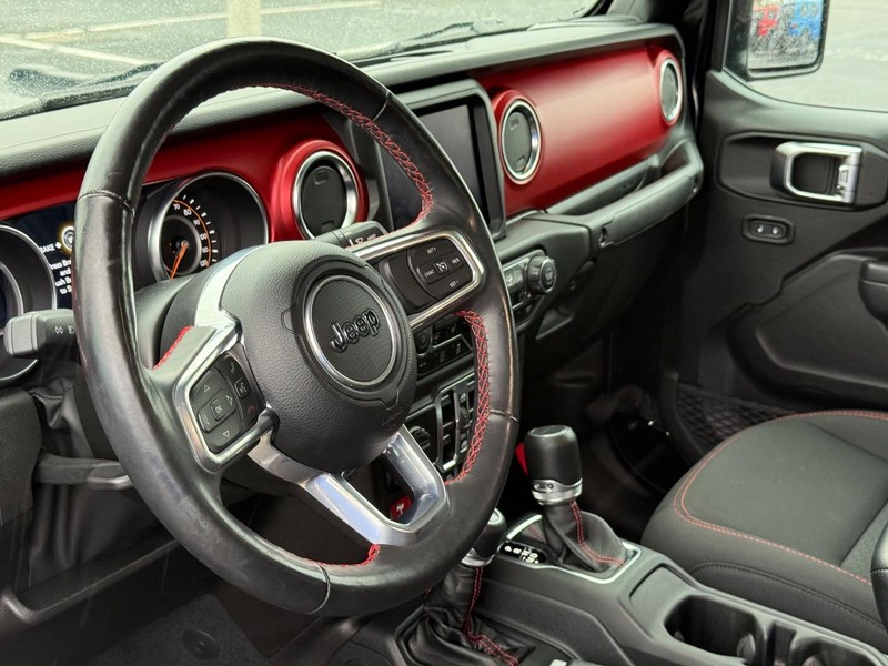 Jeep Gladiator Vehicle Full-screen Gallery Image 19