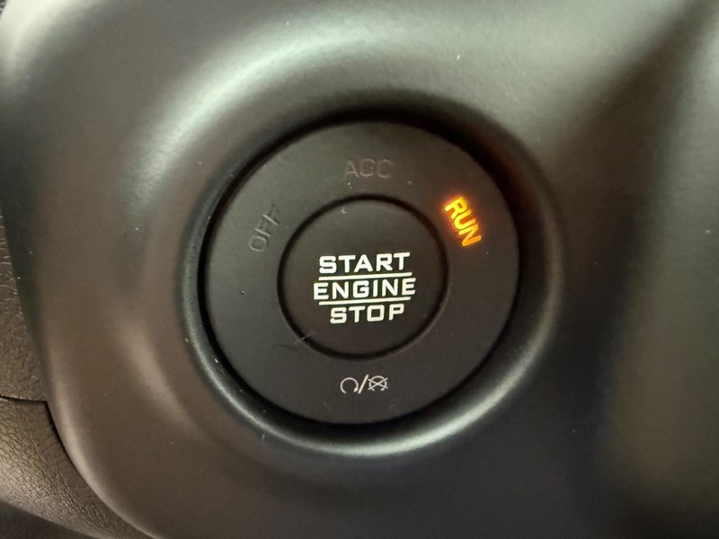 Jeep Gladiator Vehicle Full-screen Gallery Image 22