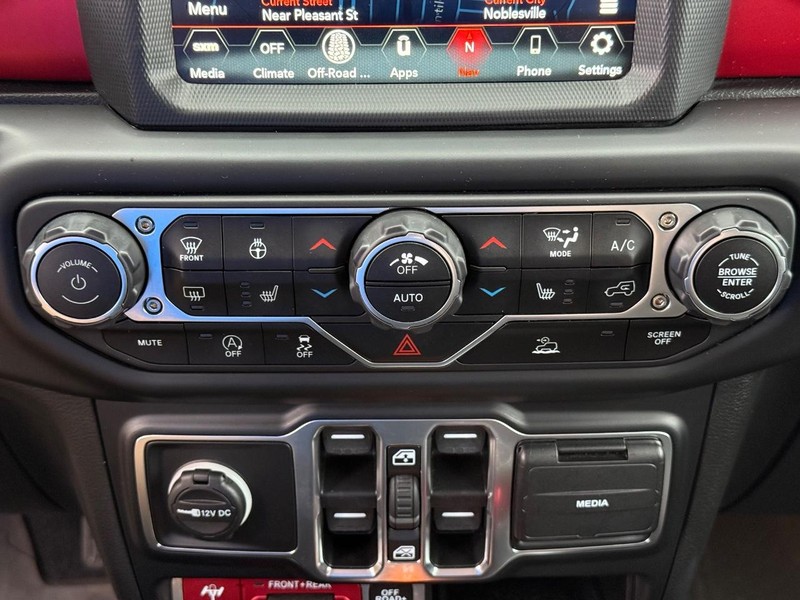 Jeep Gladiator Vehicle Full-screen Gallery Image 26