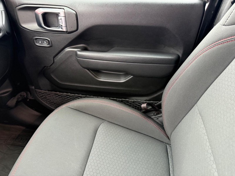 Jeep Gladiator Vehicle Full-screen Gallery Image 28