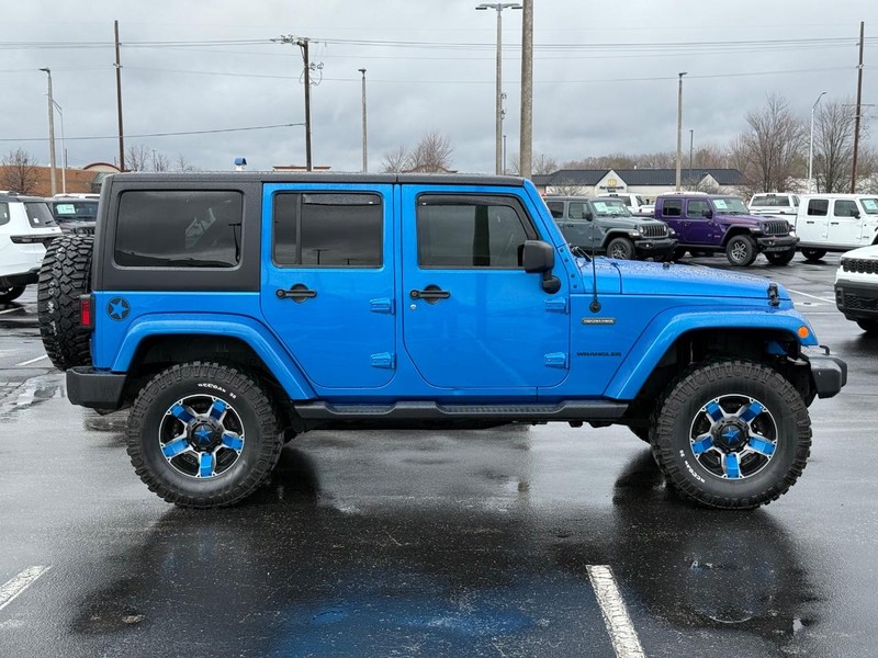 Jeep Wrangler Unlimited Vehicle Full-screen Gallery Image 2