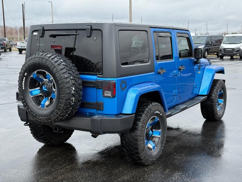 Jeep Wrangler Unlimited Vehicle Full-screen Gallery Image 3
