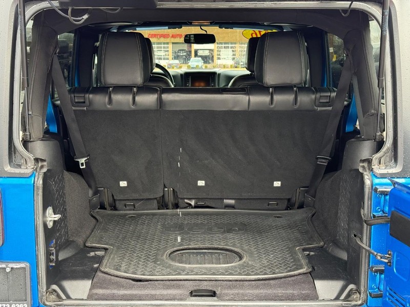 Jeep Wrangler Unlimited Vehicle Full-screen Gallery Image 7